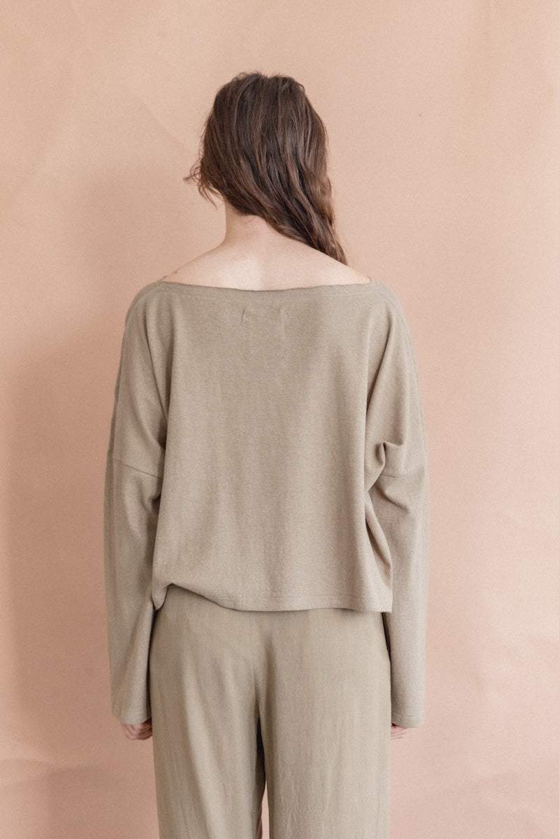 LONG SLEEVE BOX TOP IN DARK OLIVE