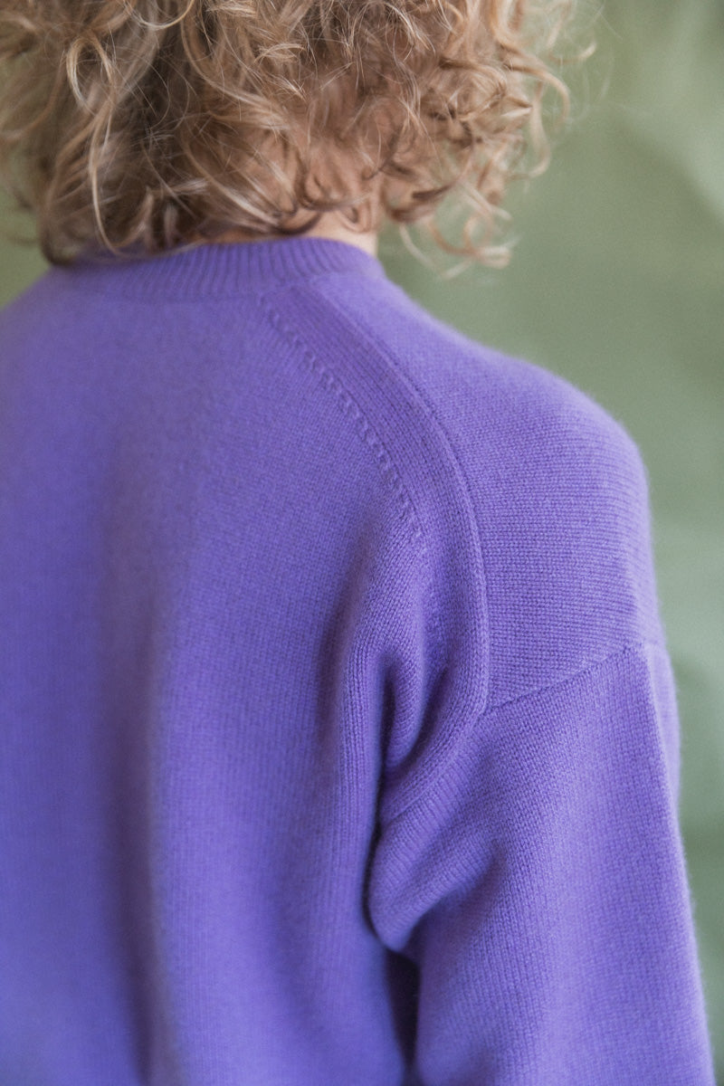 BABY CASHMERE KNIT PULLOVER IN PURPLE