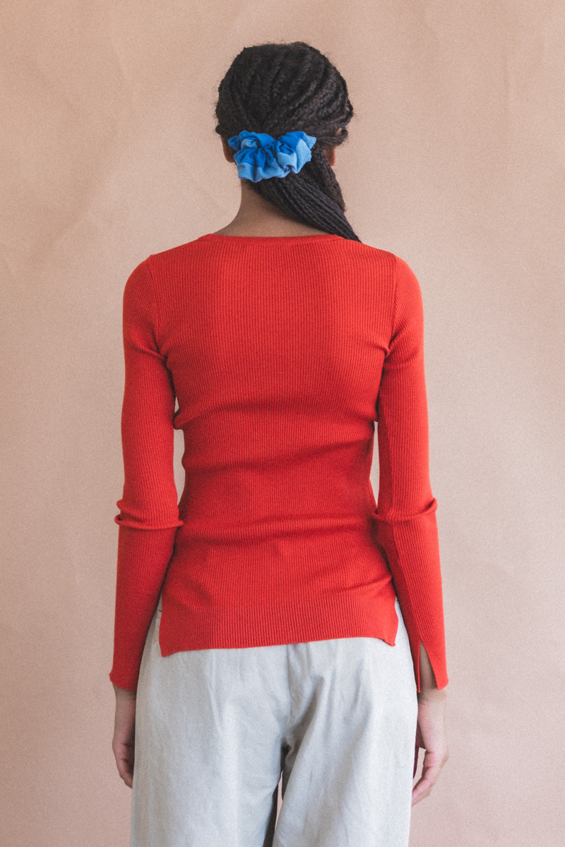 SUPER FINE WOOL HIGH GAUGE RIB KNIT PULLOVER IN RED