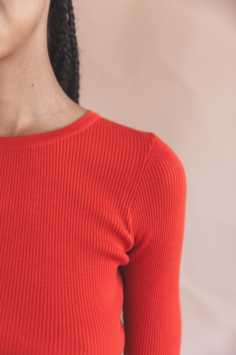 SUPER FINE WOOL HIGH GAUGE RIB KNIT PULLOVER IN RED