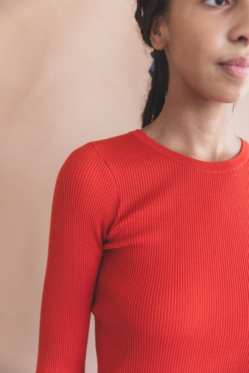 SUPER FINE WOOL HIGH GAUGE RIB KNIT PULLOVER IN RED