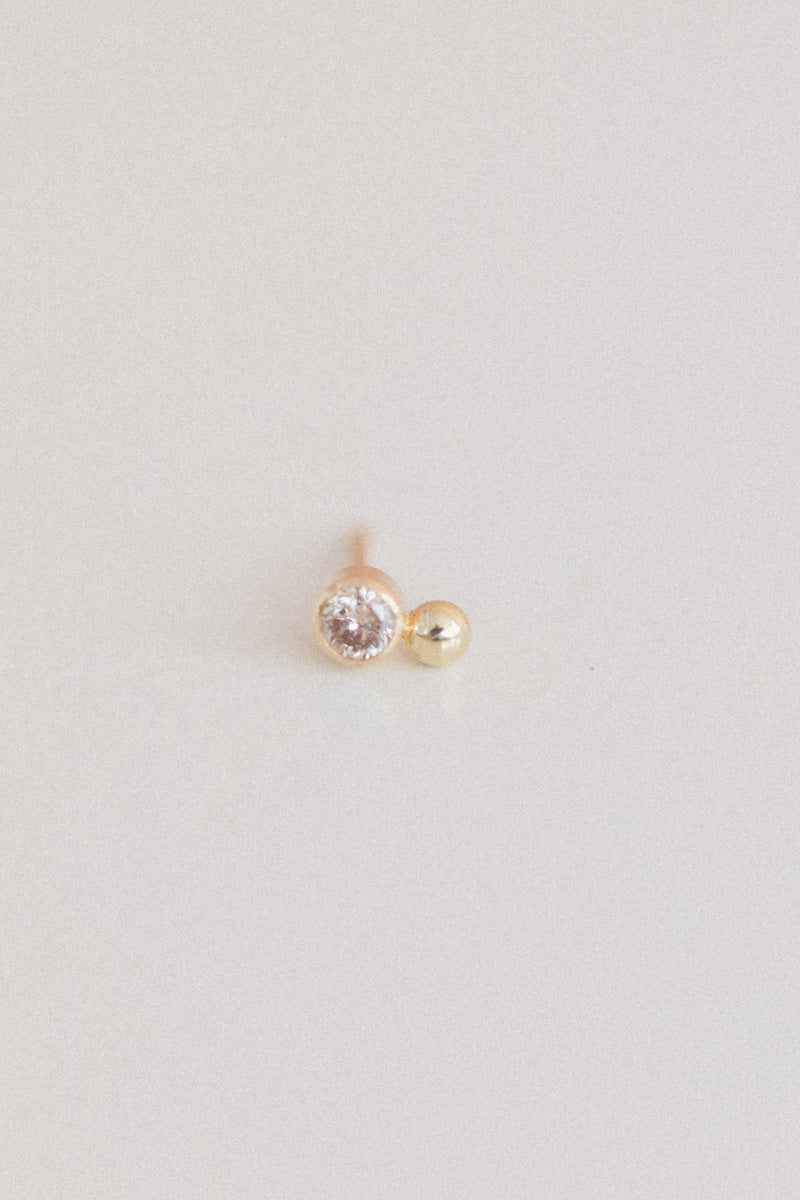 COVE EARRING WITH A CHAMPAGNE DIAMOND