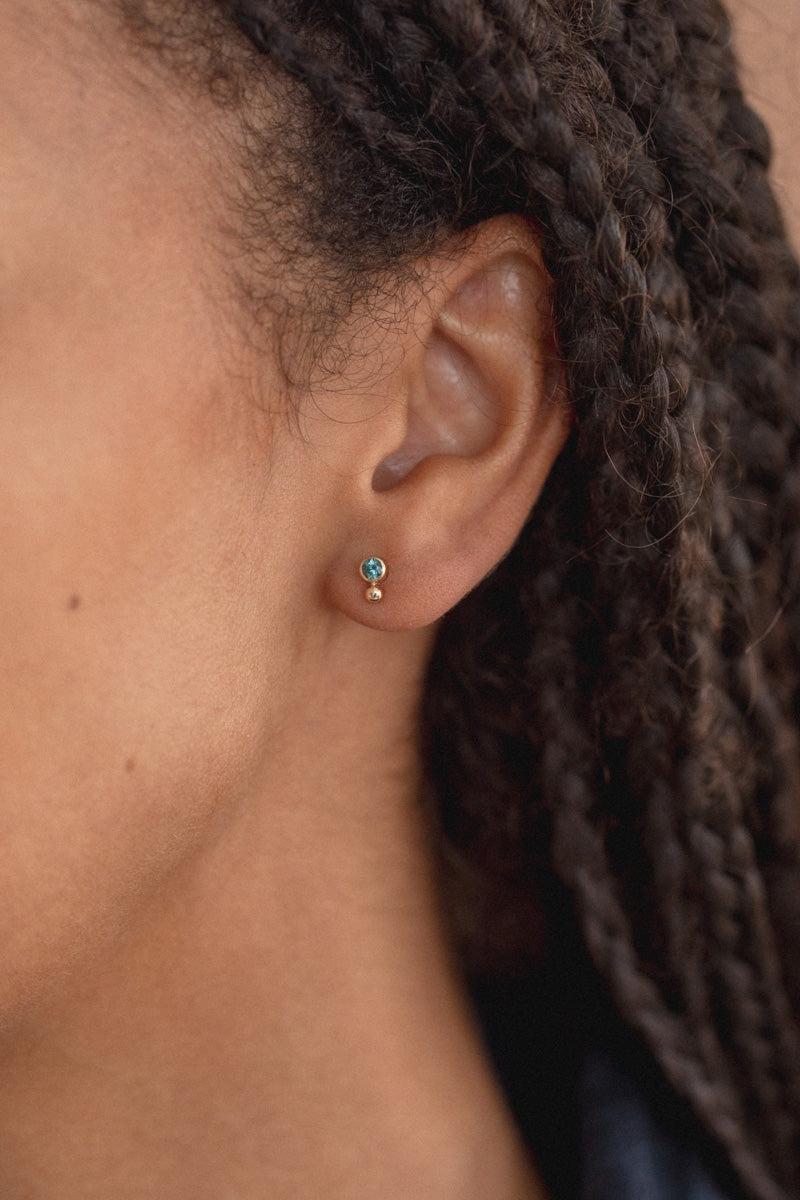 COVE EARRING WITH A TEAL SAPPHIRE