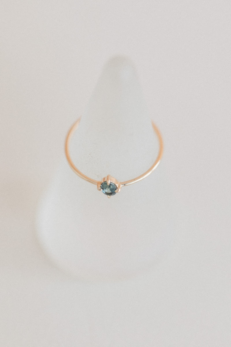 LITTLE SPARK RING WITH AN OVAL TEAL SAPPHIRE