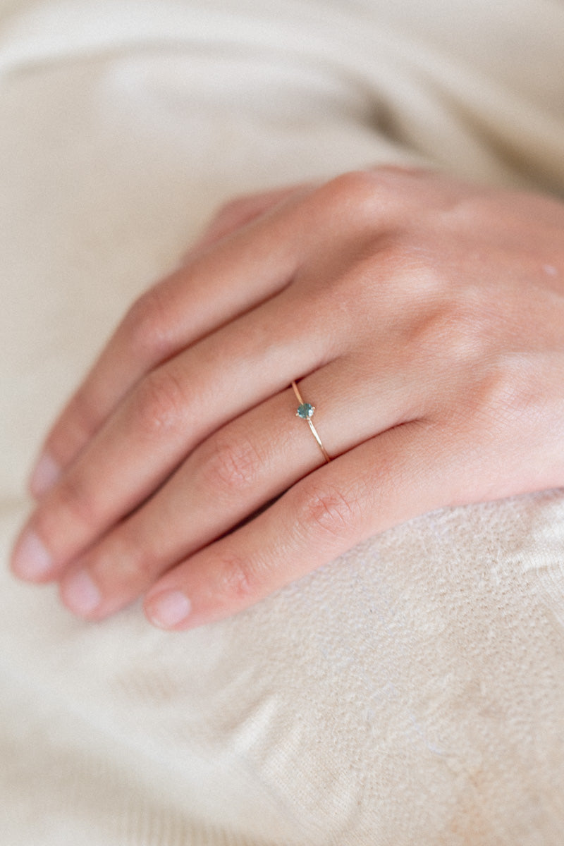 LITTLE SPARK RING WITH A ROUND TEAL SAPPHIRE