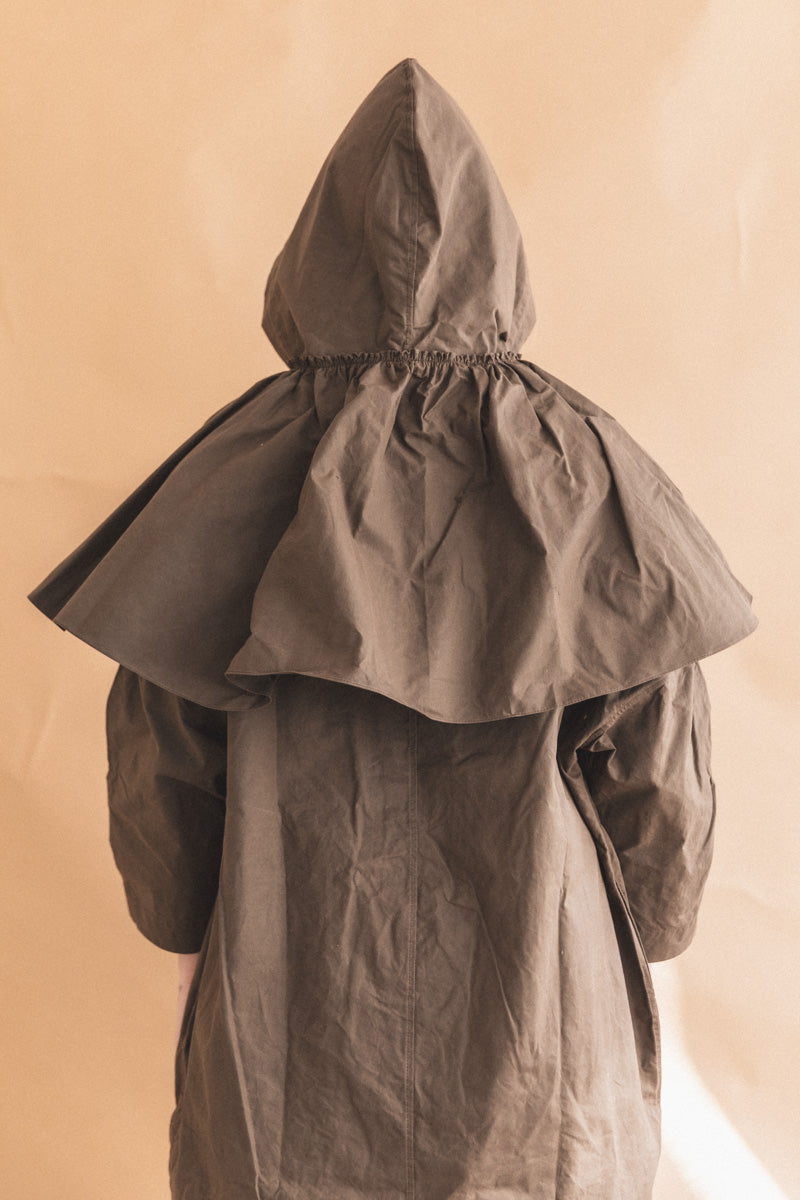 HOODED CAPE IN BRACKEN BRITISH DRY OILSKIN