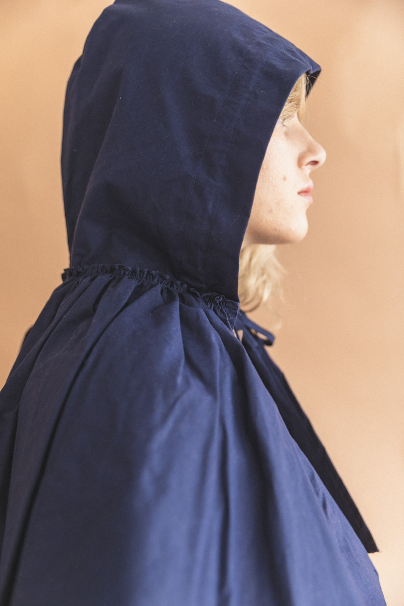 HOODED CAPE IN DARK NAVY BRITISH DRY OILSKIN