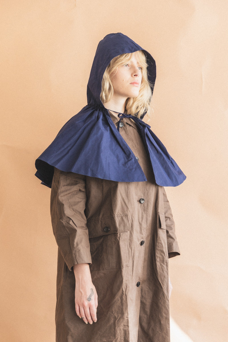 HOODED CAPE IN DARK NAVY BRITISH DRY OILSKIN