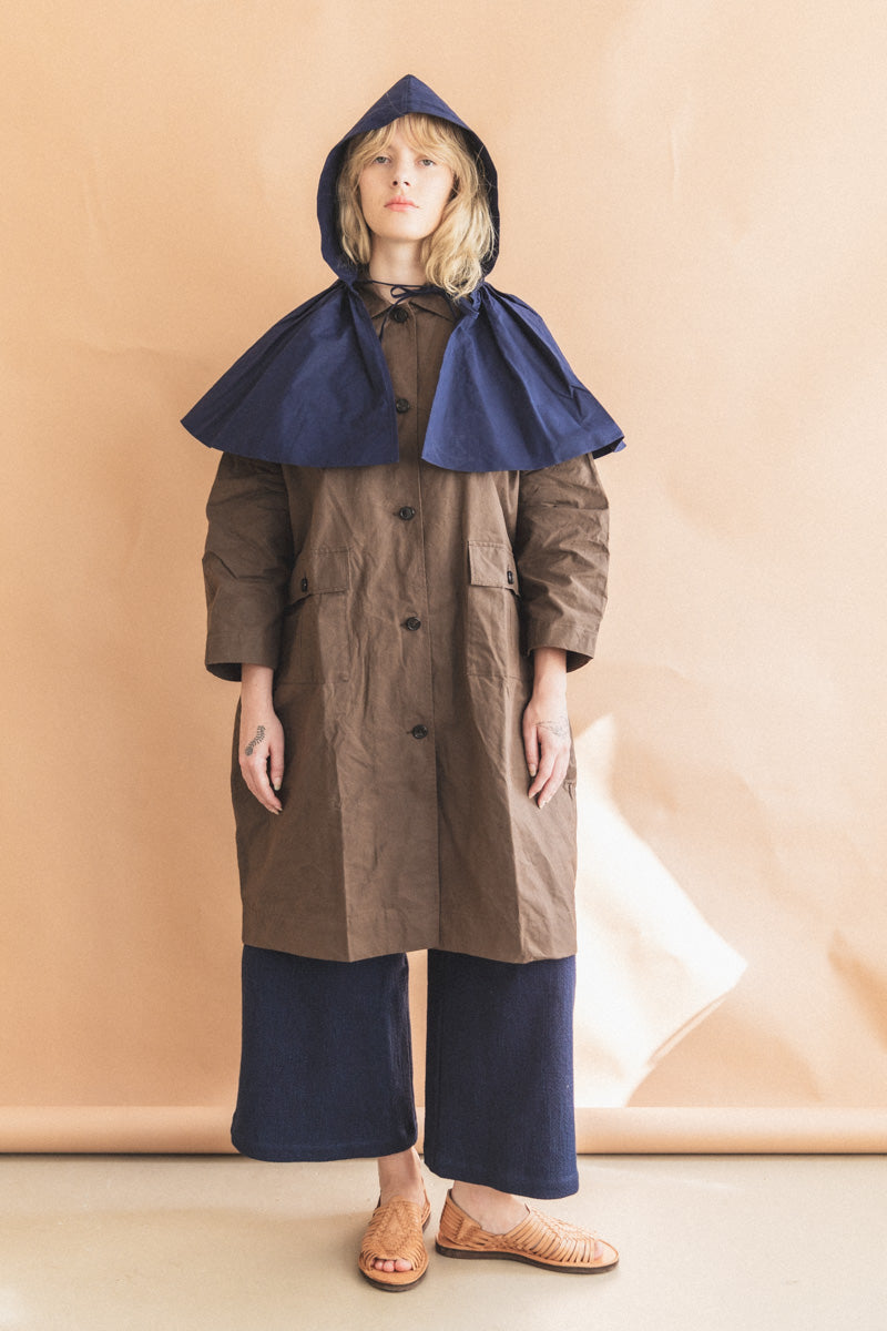 HOODED CAPE IN DARK NAVY BRITISH DRY OILSKIN