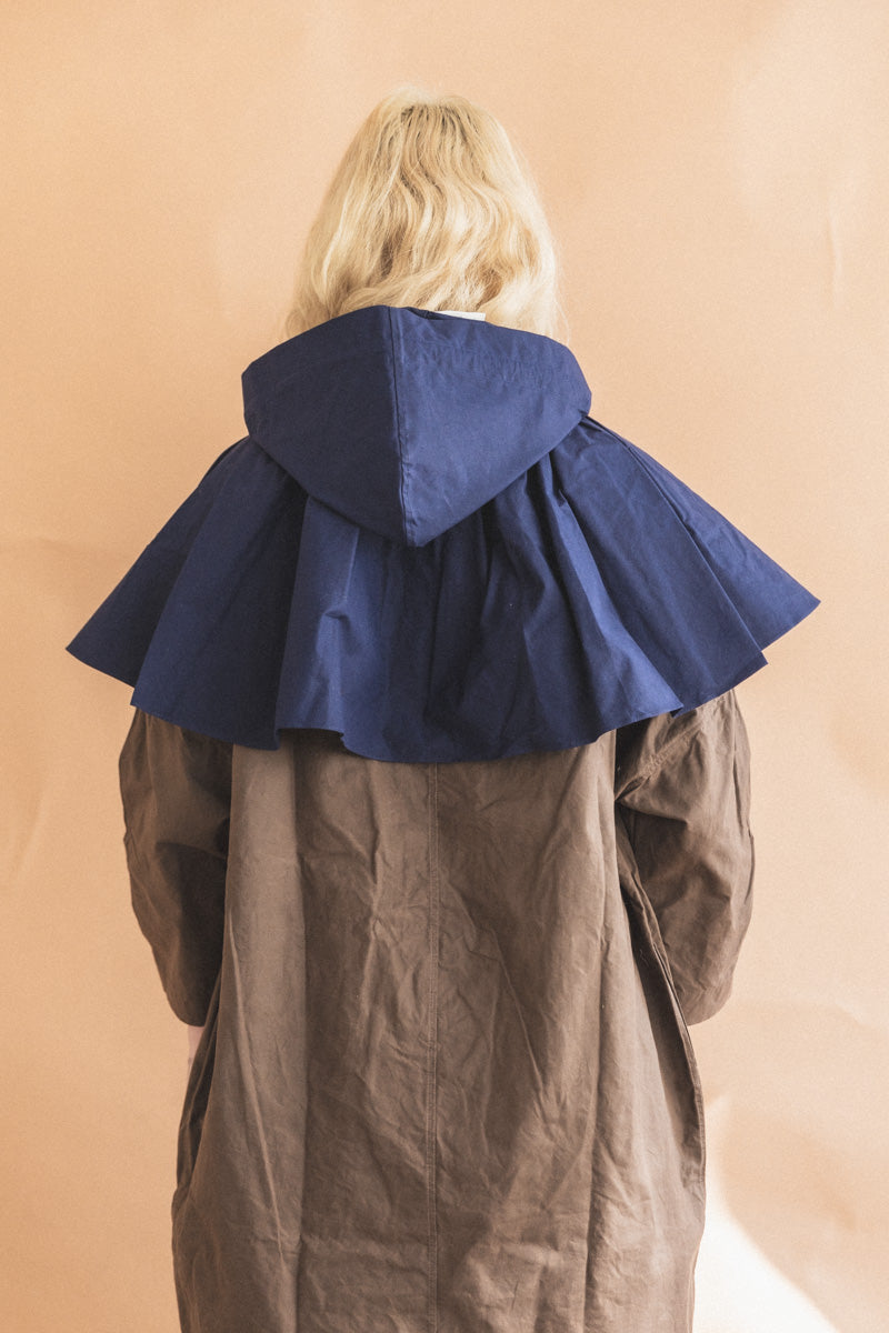 HOODED CAPE IN DARK NAVY BRITISH DRY OILSKIN