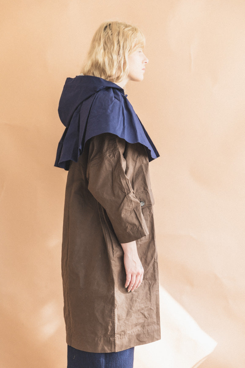 HOODED CAPE IN DARK NAVY BRITISH DRY OILSKIN