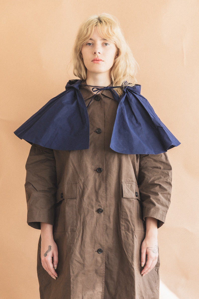 HOODED CAPE IN DARK NAVY BRITISH DRY OILSKIN