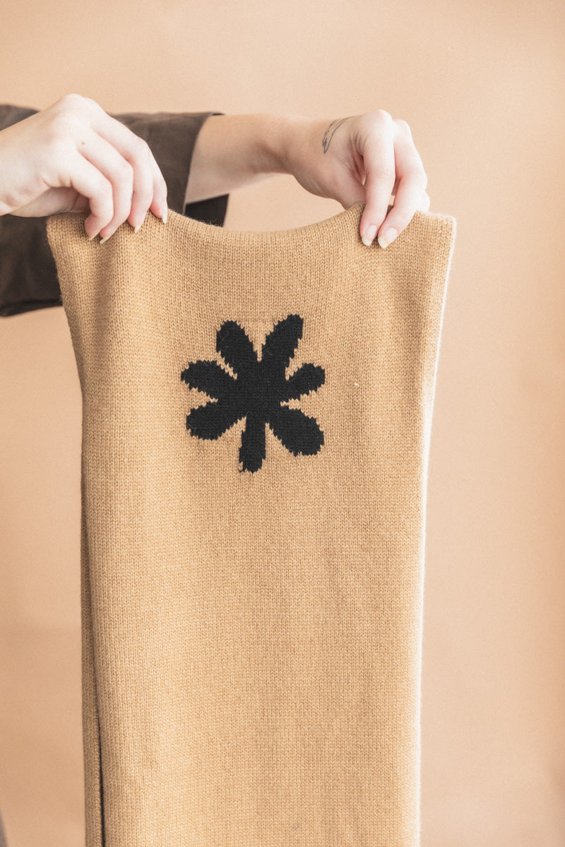 FLOWER SCARF IN SAND