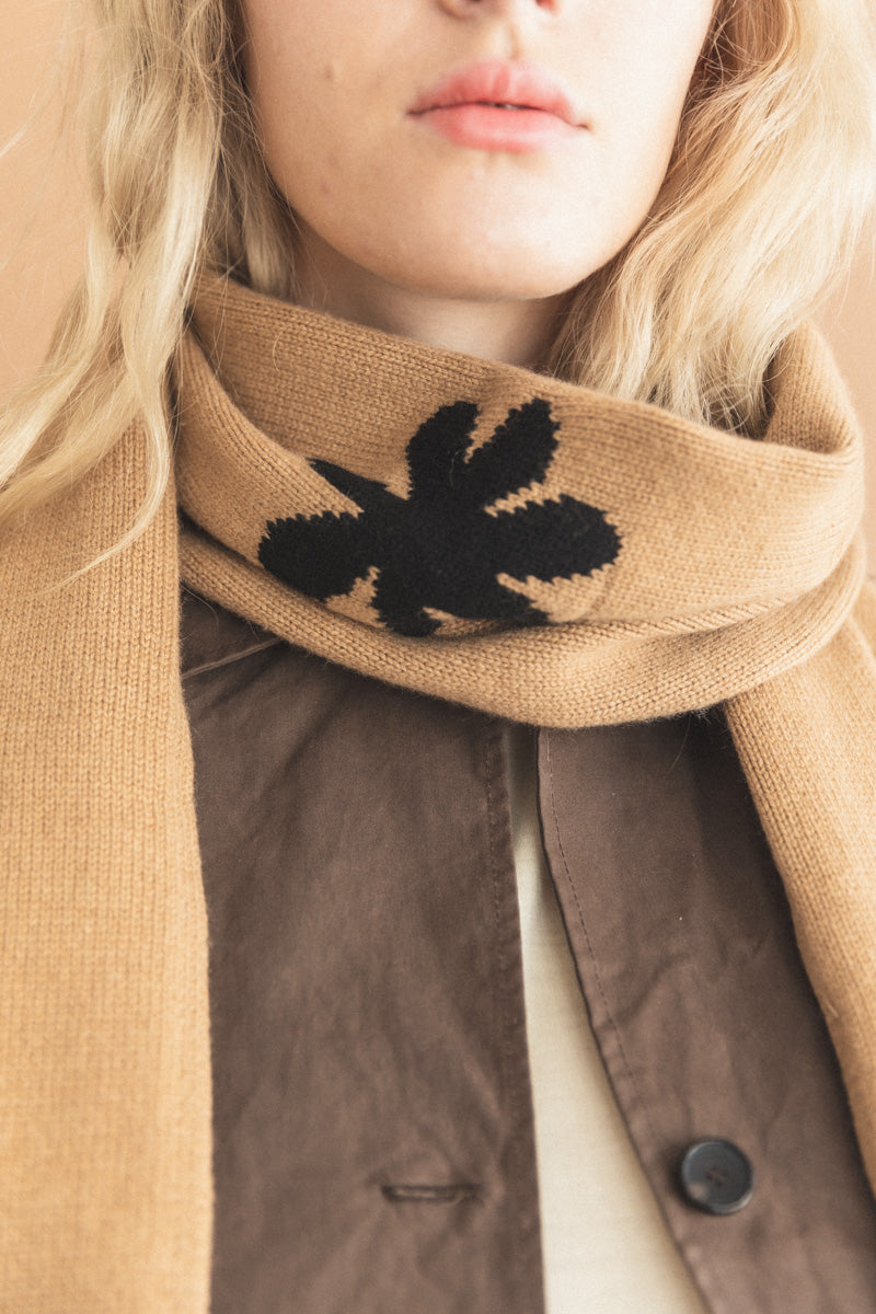 FLOWER SCARF IN SAND