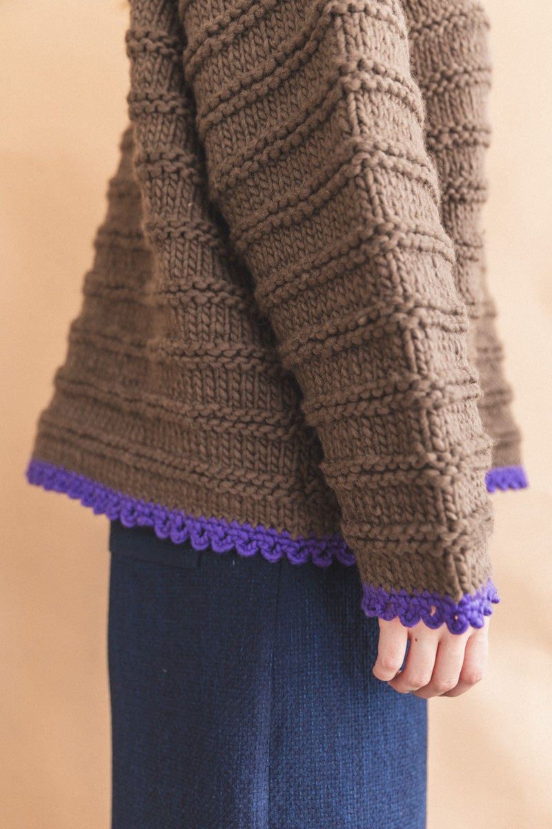 RENS HANDKNIT SWEATER IN BROWN