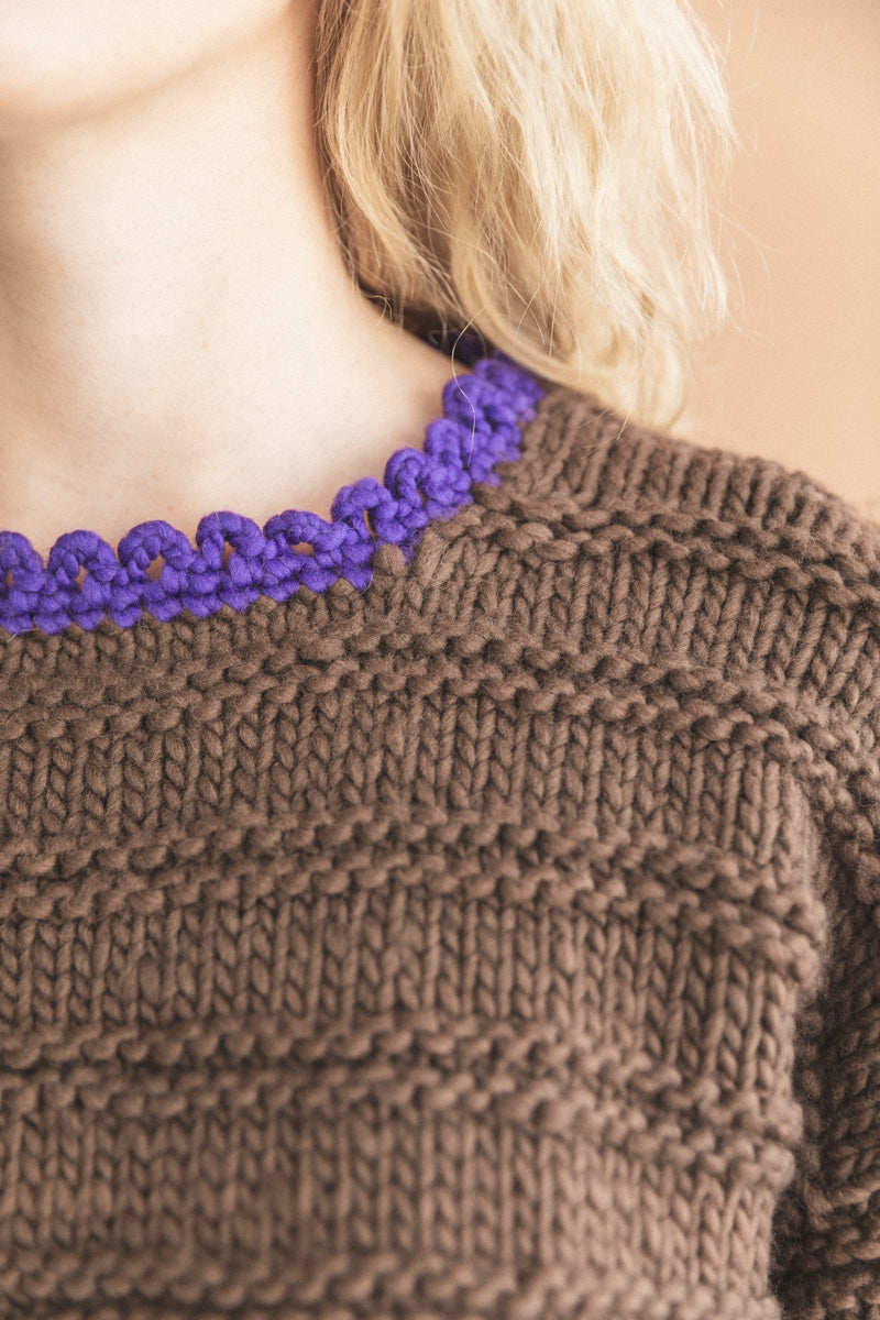 RENS HANDKNIT SWEATER IN BROWN