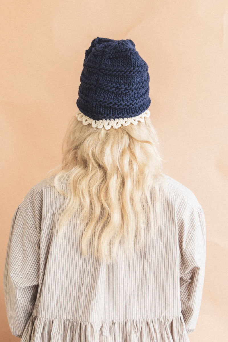 SUUS HANDKNIT HAT IN NAVY