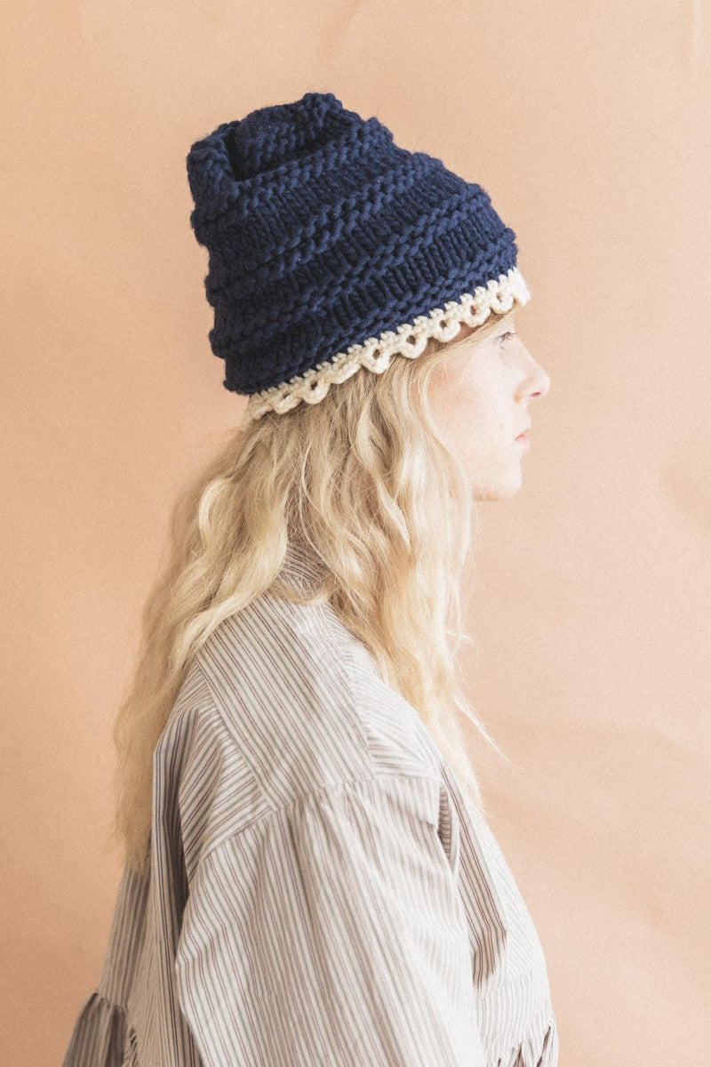 SUUS HANDKNIT HAT IN NAVY