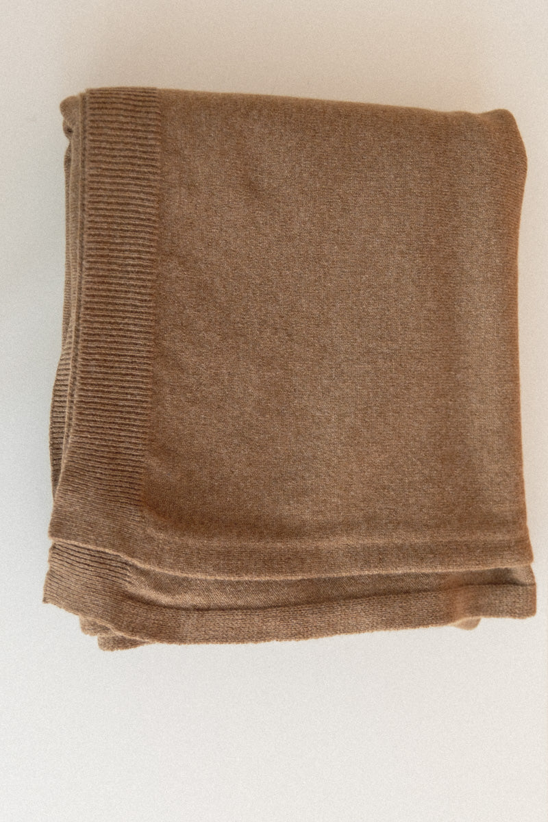 KNIT SHAWL IN DARK OCHRE CASHMERE/LAMBSWOOL