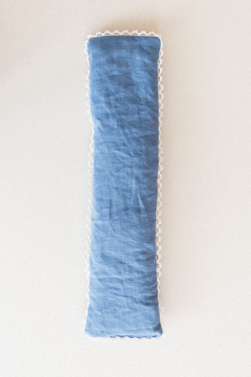 EYE PILLOW IN BLUE LINEN WITH SCALLOP TRIM