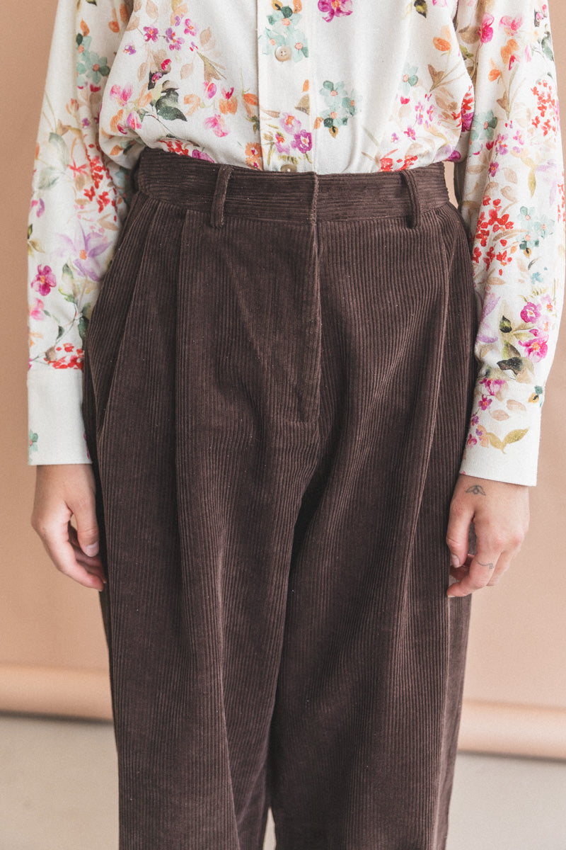 INTERIM CORDUROY PANTS IN DARK BROWN