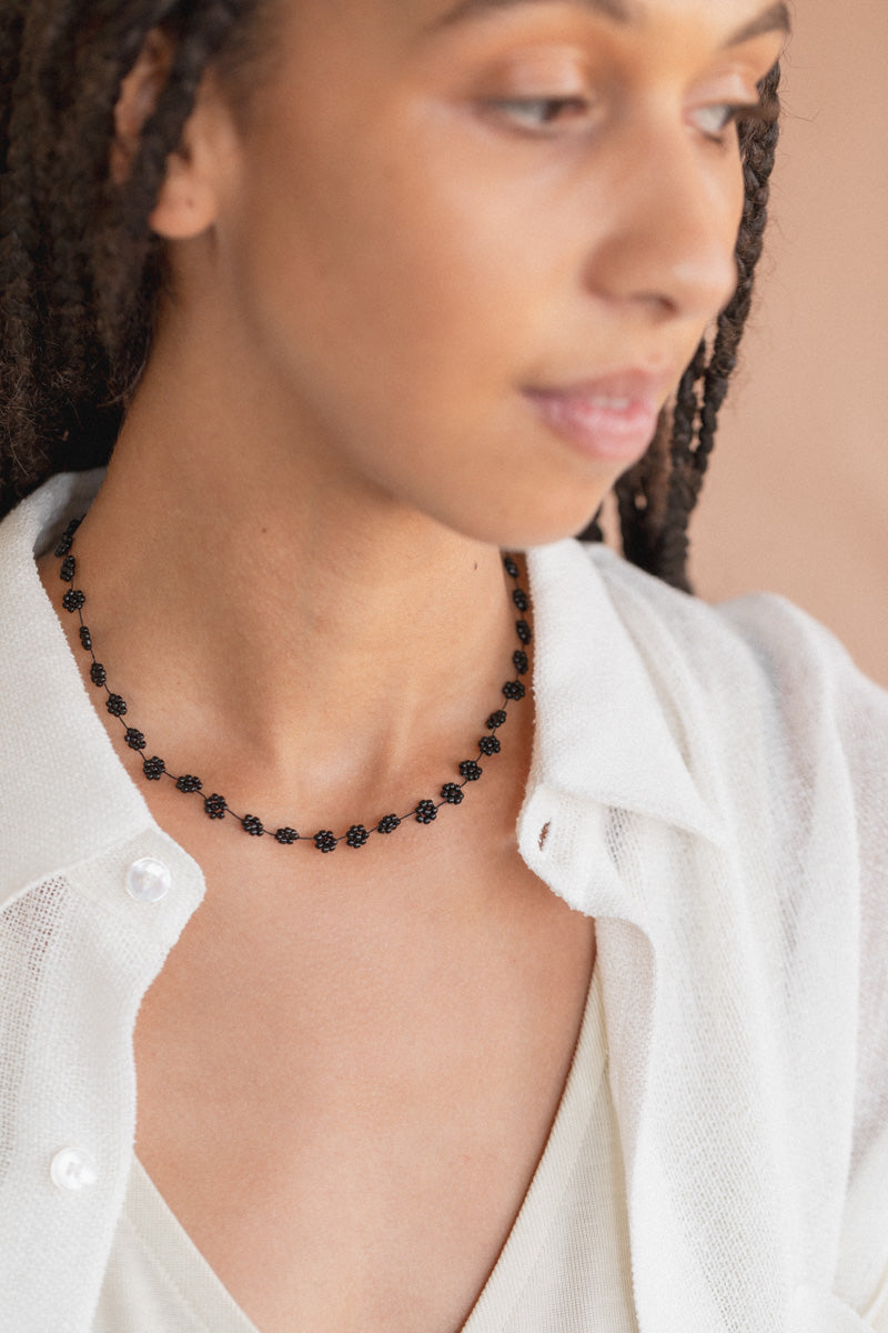 FIORI NECKLACE IN BLACK