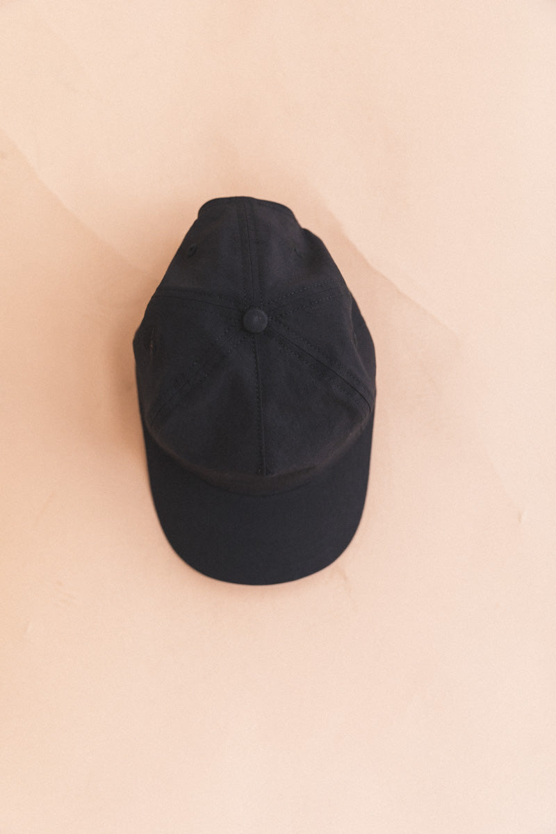 CRINKLE COTTON CAP IN BLACK