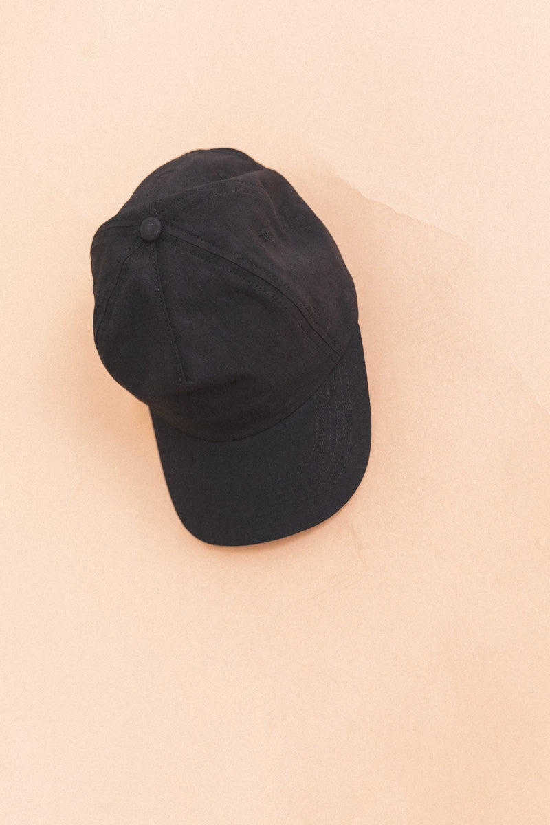 CRINKLE COTTON CAP IN BLACK