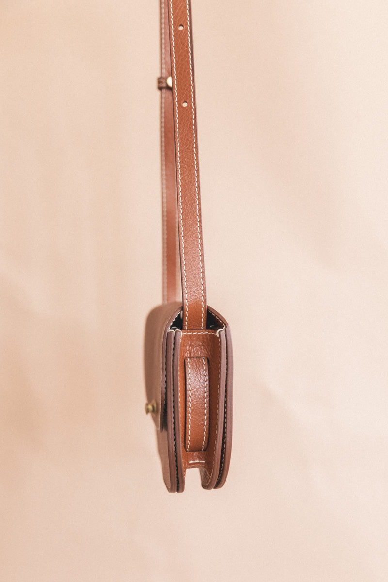 PO CROSSBODY IN BROWN PEBBLE LEATHER