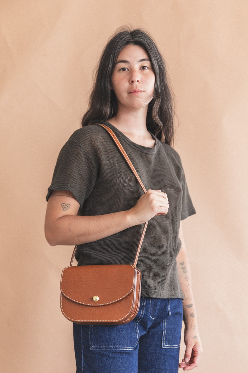 PO CROSSBODY IN BROWN PEBBLE LEATHER