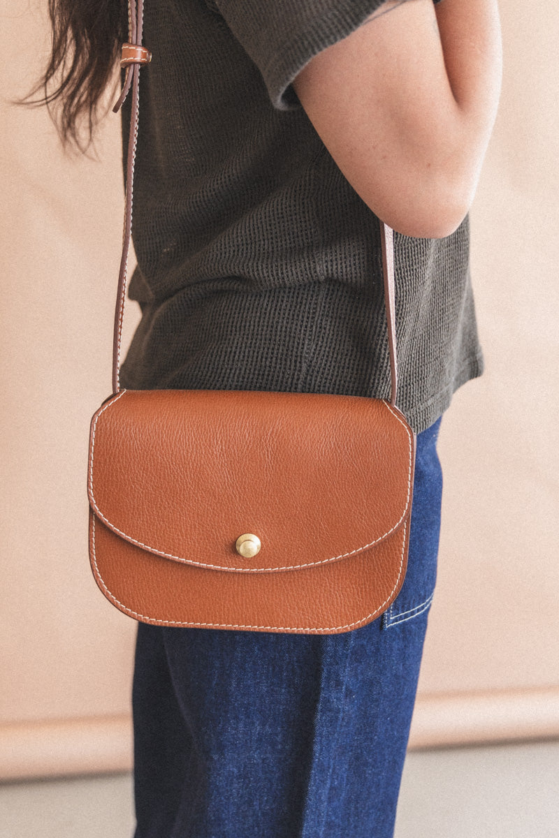 PO CROSSBODY IN BROWN PEBBLE LEATHER