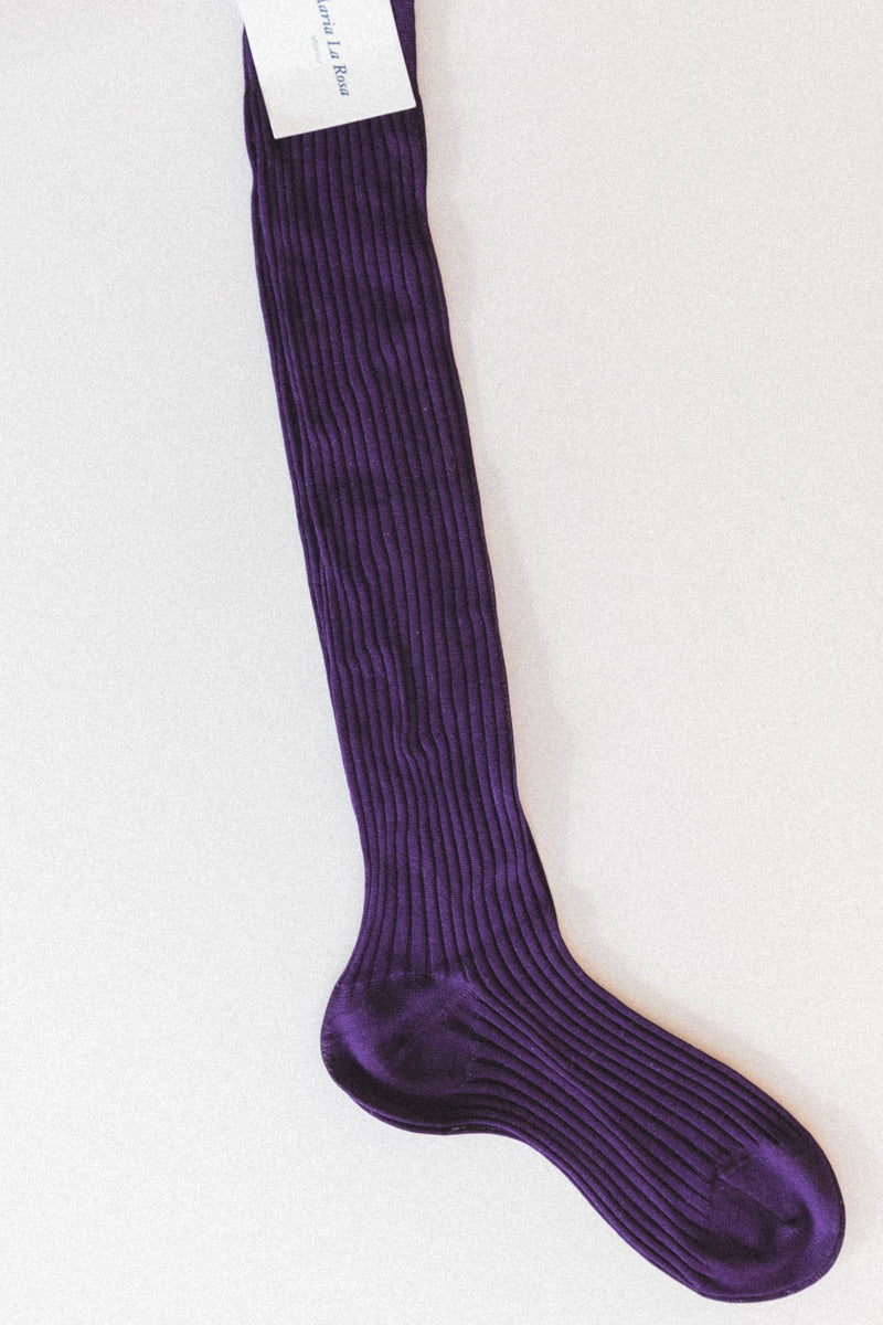 RIBBED KNEE HIGH SOCKS IN DARK VIOLET