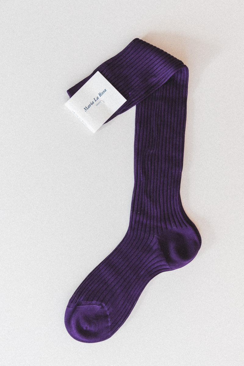 RIBBED KNEE HIGH SOCKS IN DARK VIOLET