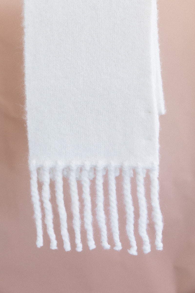 FRINGE SCARF IN CREAM