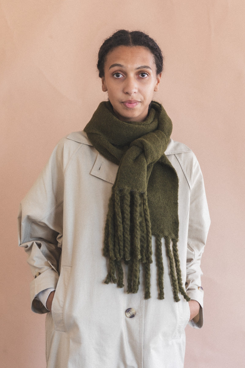 FRINGE SCARF IN OLIVE