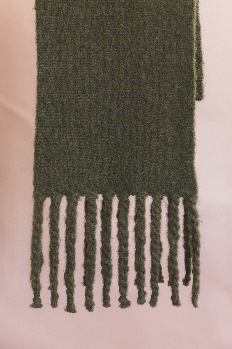 FRINGE SCARF IN OLIVE