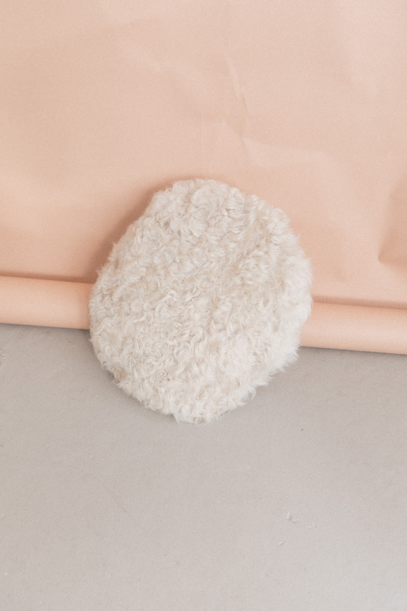 ROUND SHEARLING PILLOW IN CLASSIC