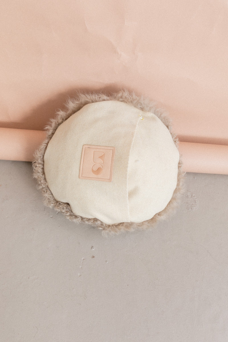 ROUND SHEARLING PILLOW IN CLASSIC