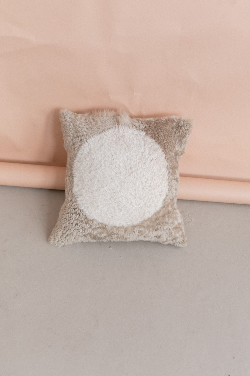 MOON SHEARLING PILLOW IN REISHI