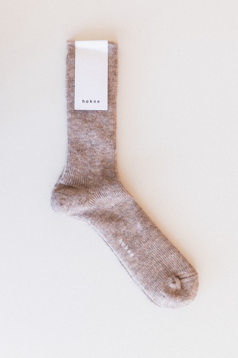 SURI ALPACA RIBBED SOCKS IN BROWN