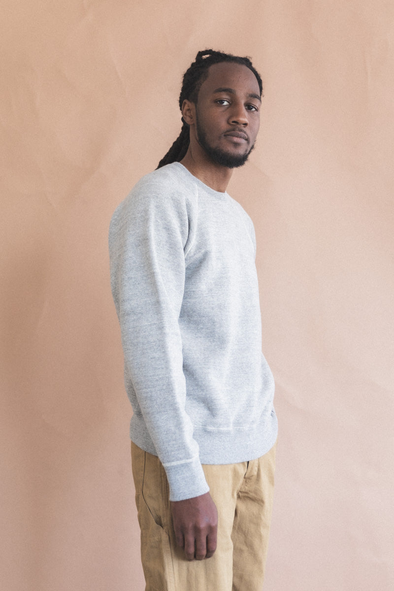 LOOP WHEEL CREW NECK SWEATSHIRT IN HEATHER GREY