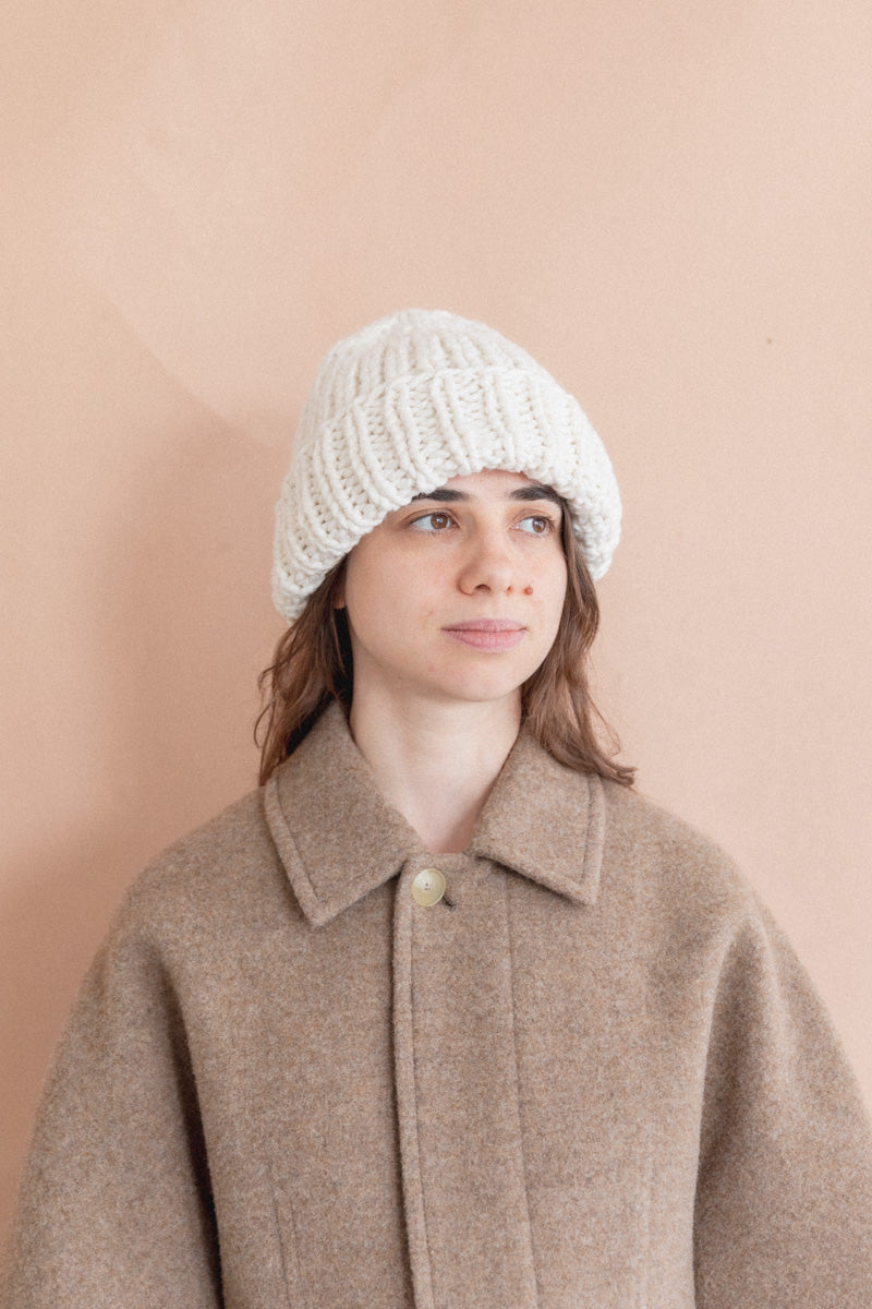 HAND SPUN AND KNITTED BEANIE HAT IN IVORY