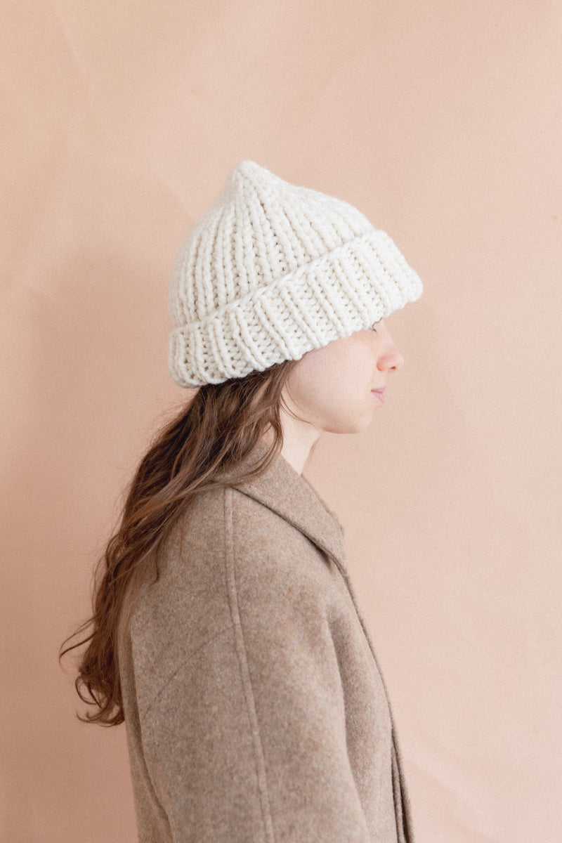 HAND SPUN AND KNITTED BEANIE HAT IN IVORY