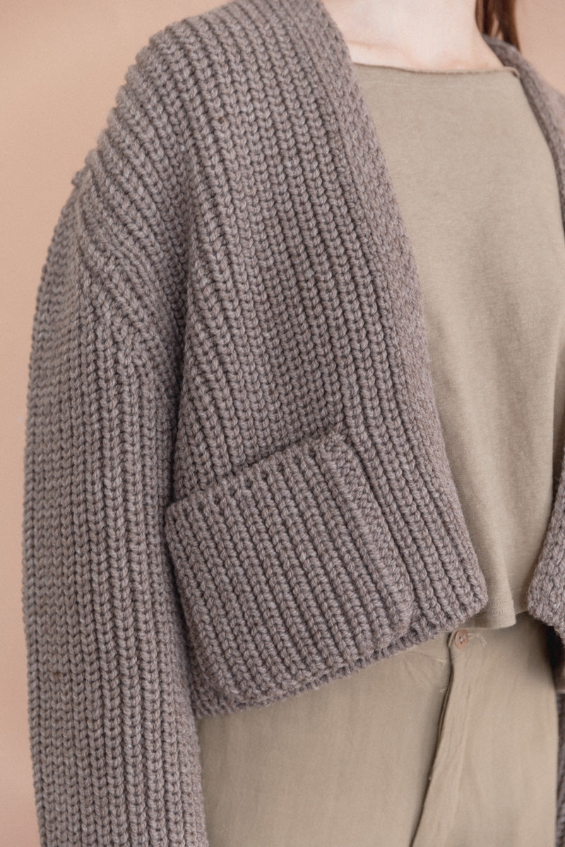 KNITTED WOOL BOJ CARDIGAN IN CUB