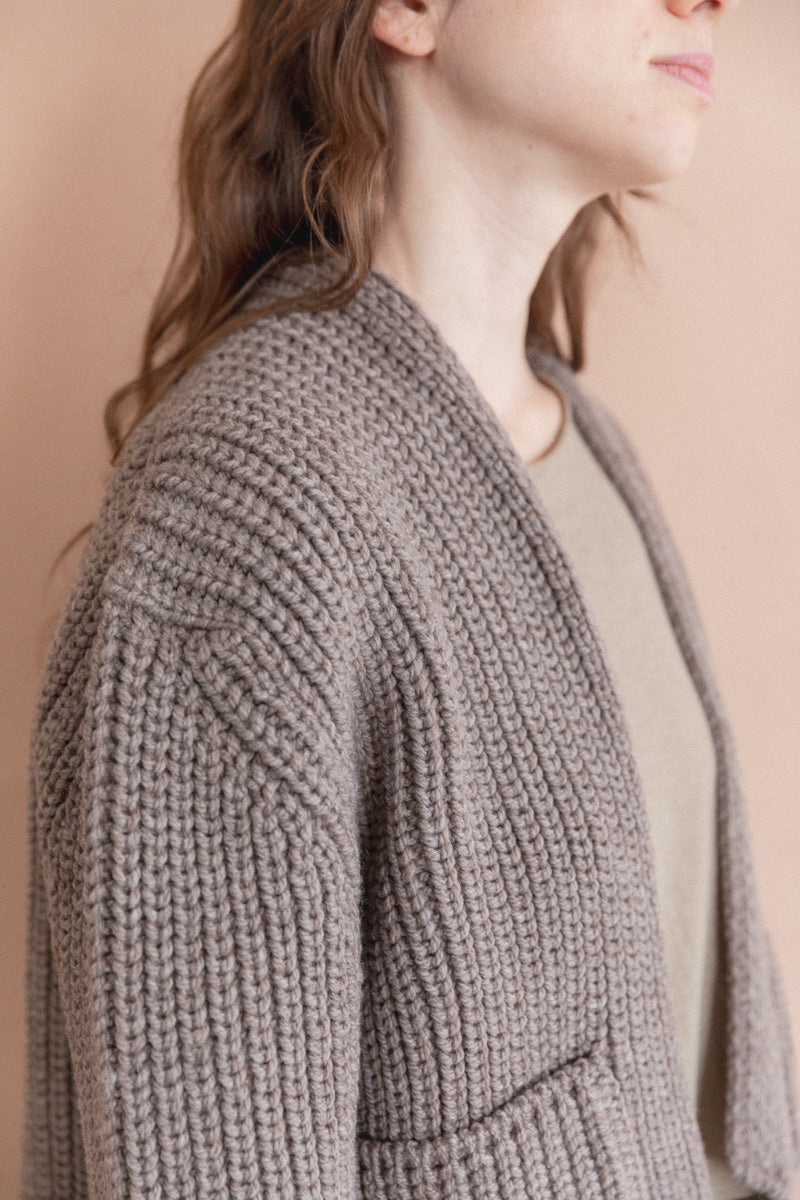 KNITTED WOOL BOJ CARDIGAN IN CUB