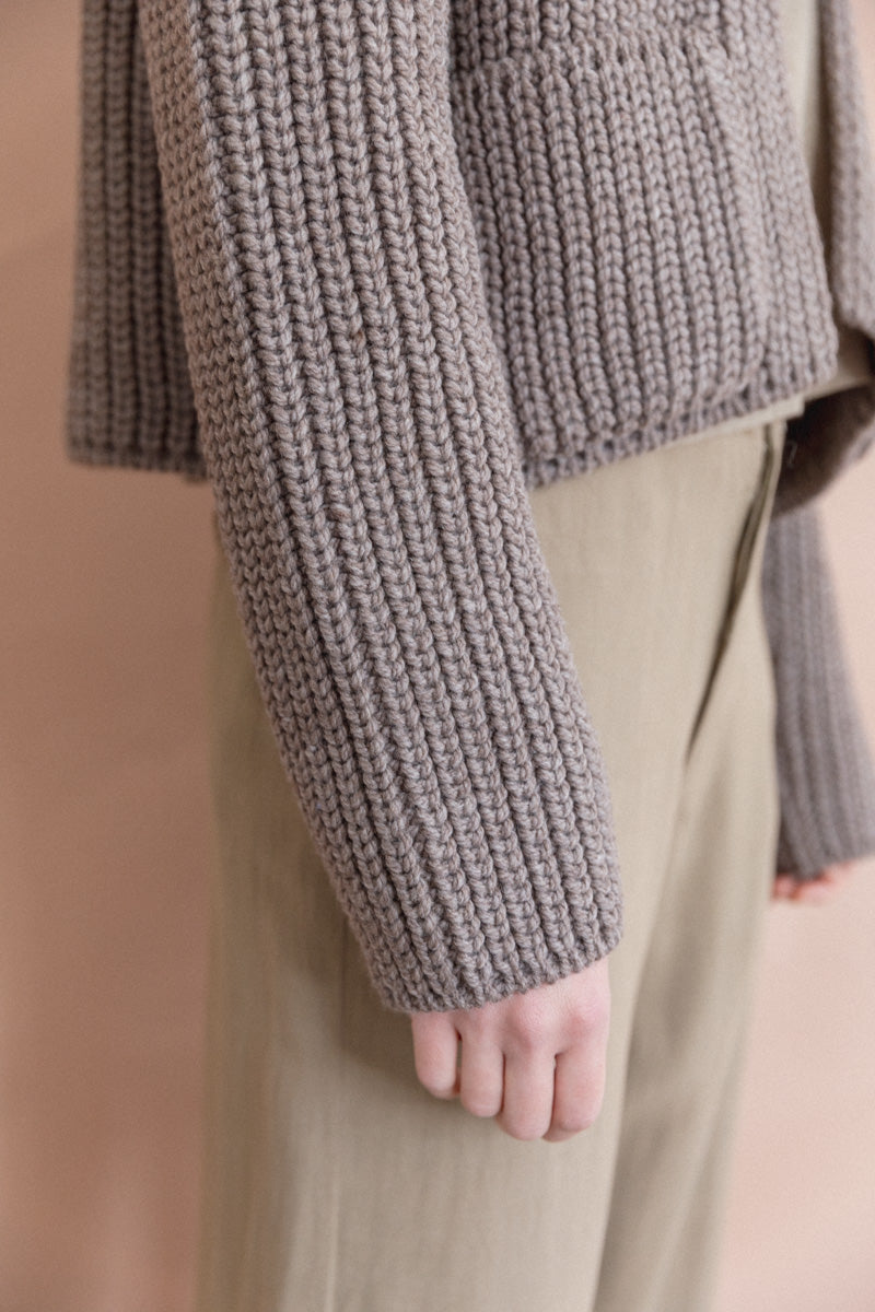 KNITTED WOOL BOJ CARDIGAN IN CUB