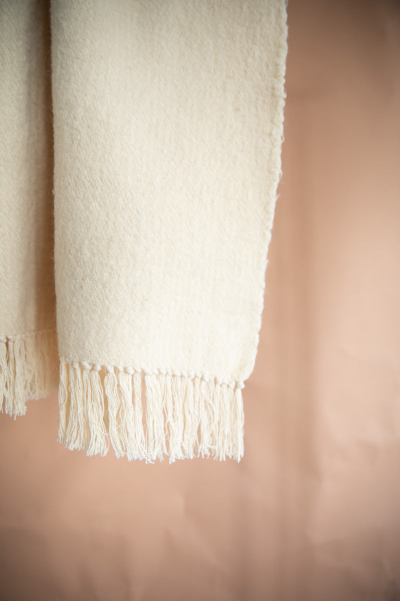 WOVEN WOOL AND COTTON PLUM SCARF IN IVORY