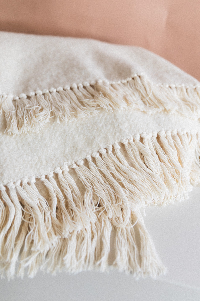 WOVEN WOOL AND COTTON PLUM SCARF IN IVORY