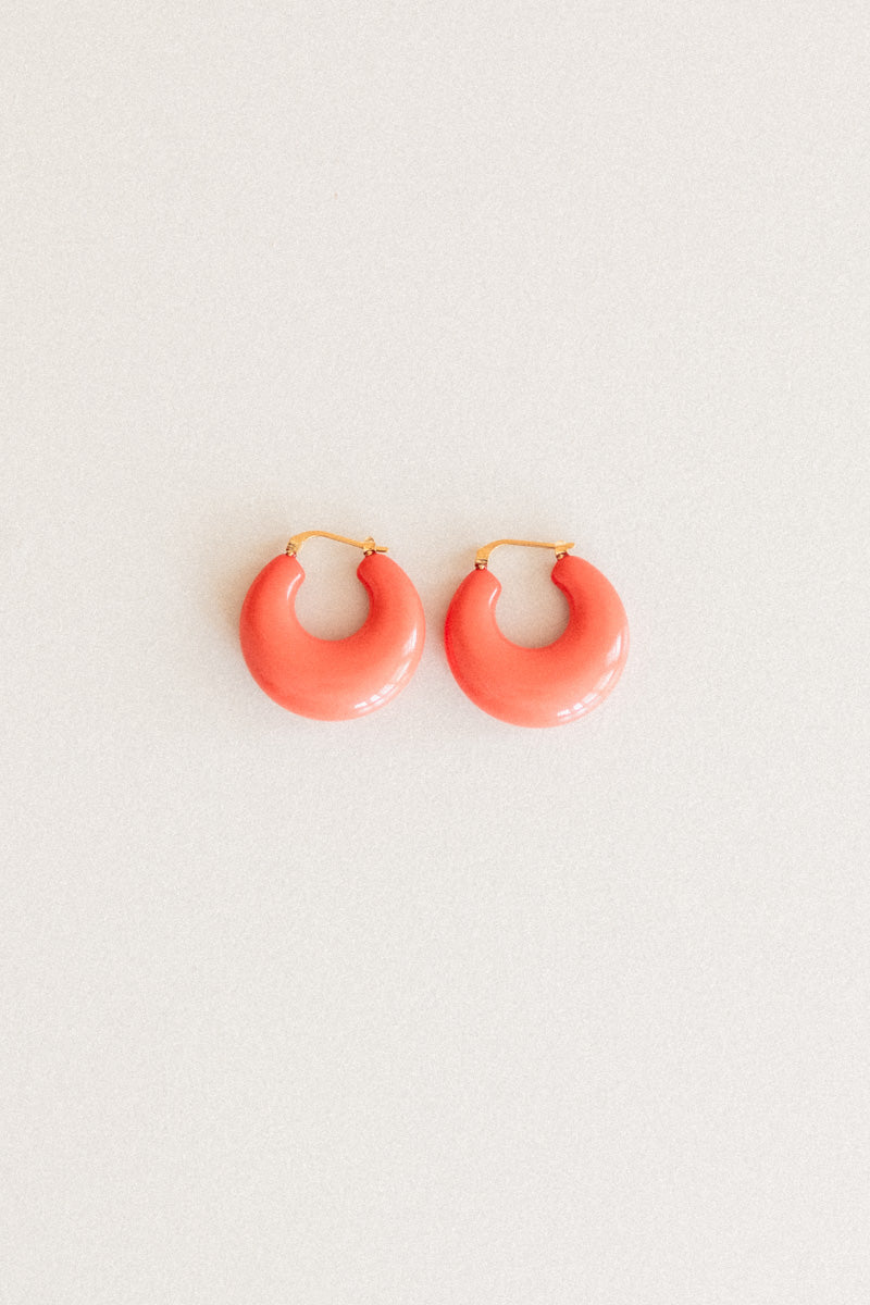 GRASS EARRINGS IN CORAL