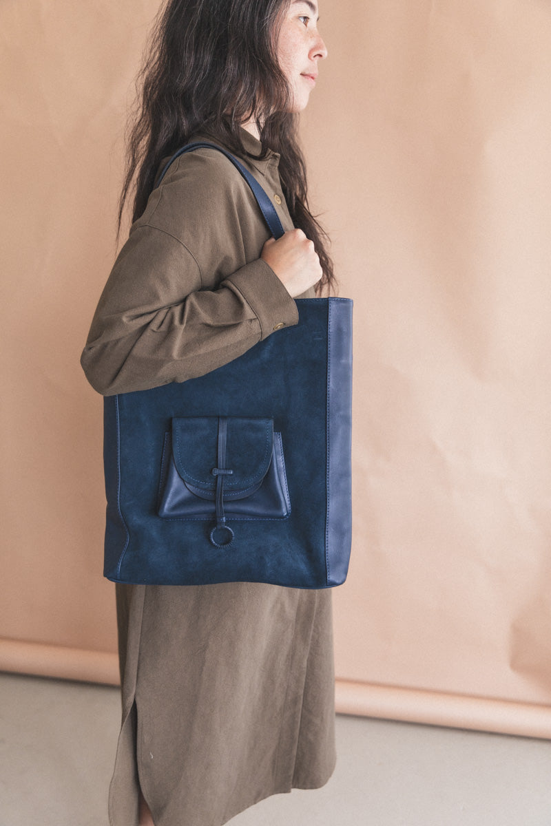 VOADY TOTE IN DARK INDIGO SUEDE AND LEATHER